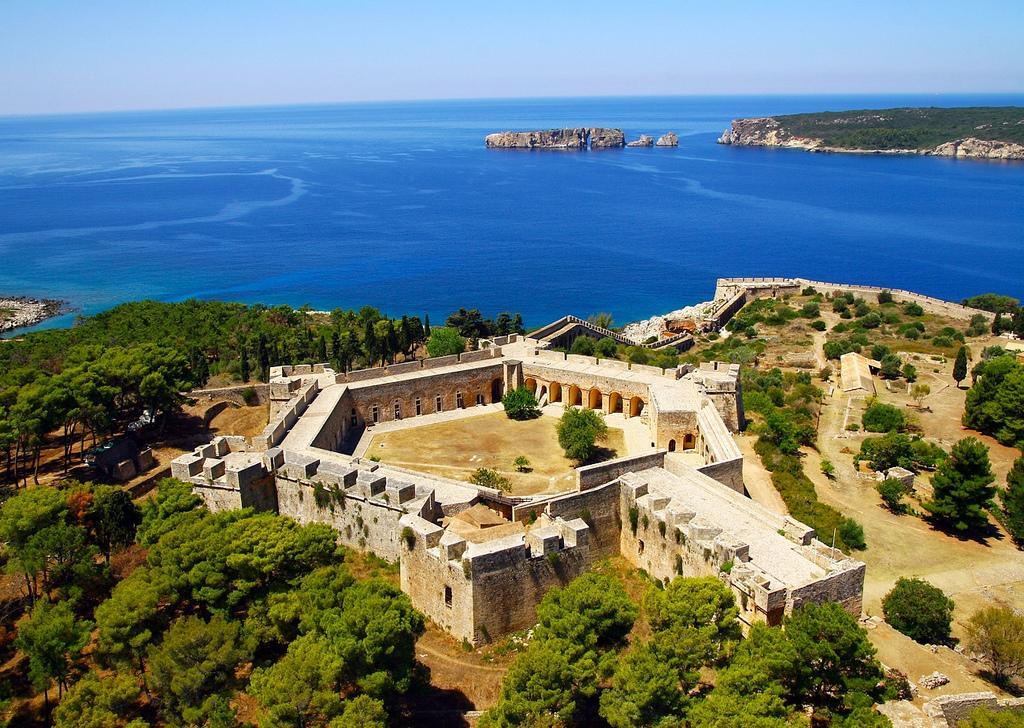 Finiki Plaza Aparthotel Methoni  Bagian luar foto