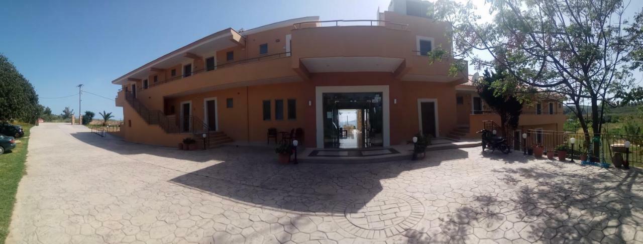 Finiki Plaza Aparthotel Methoni  Bagian luar foto